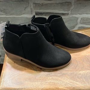 Time and Tru Women's Faux Suede Ankle Boots